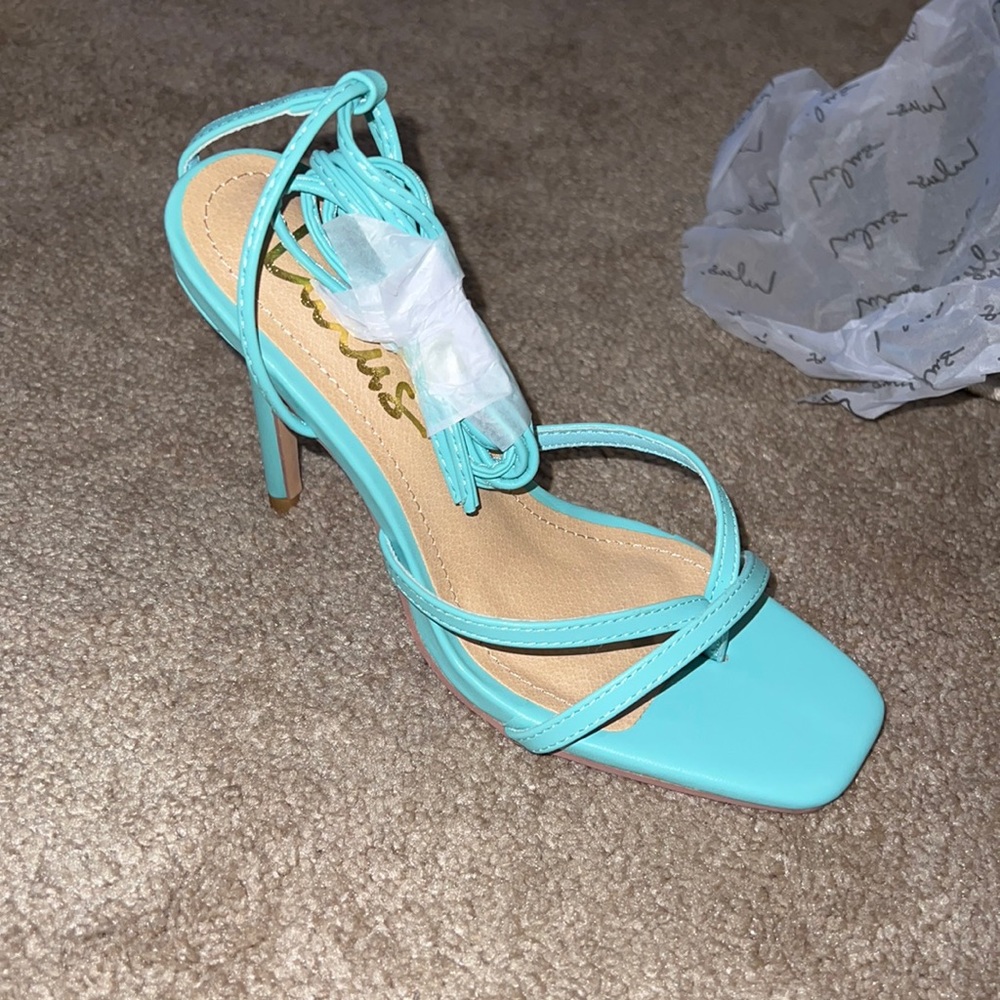 NWT Lulus Strappy Heels
